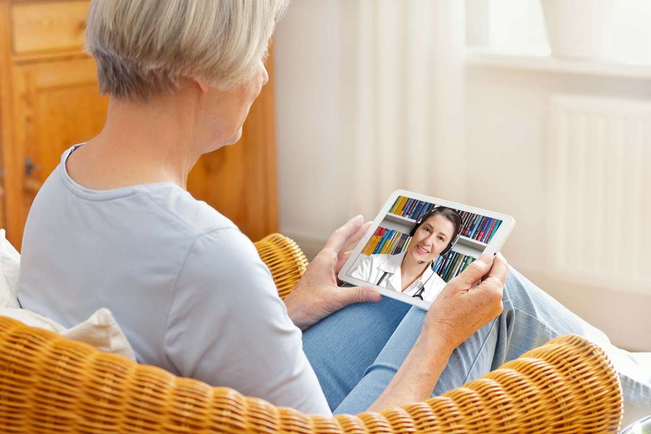 Lady and doctor meeting on laptop
